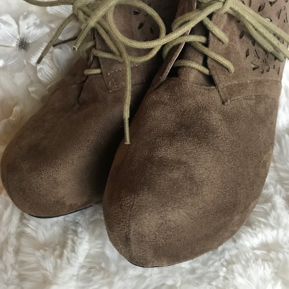 Brown Lace Up Suede Wedge Ankle Booties! - Picture 5 of 7